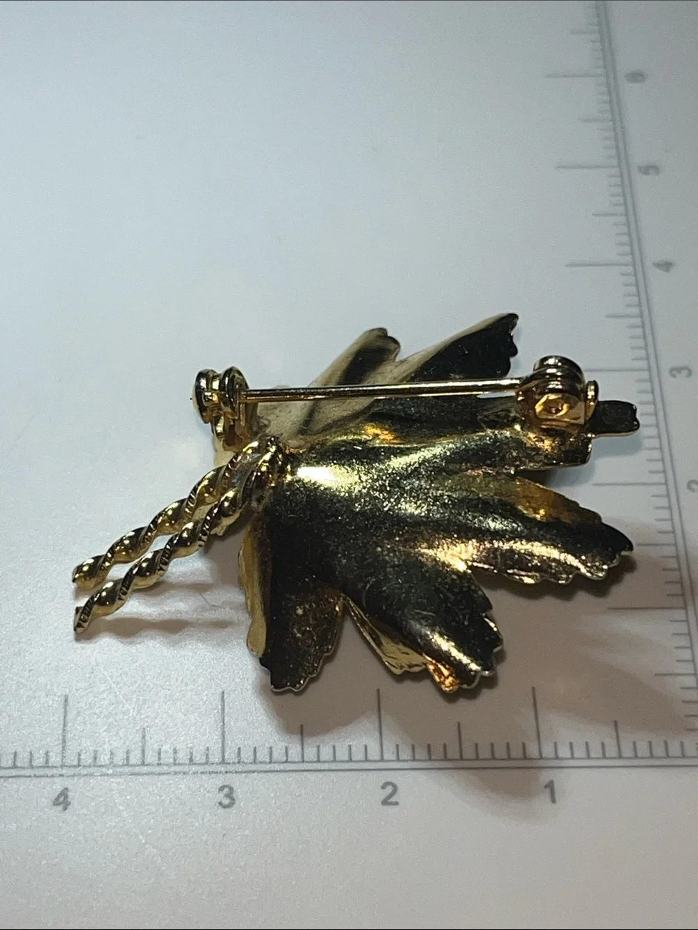 Vintage Gold Tone Maple Leaf Brooch Natural Nephrite Jade Stone Estate Pin